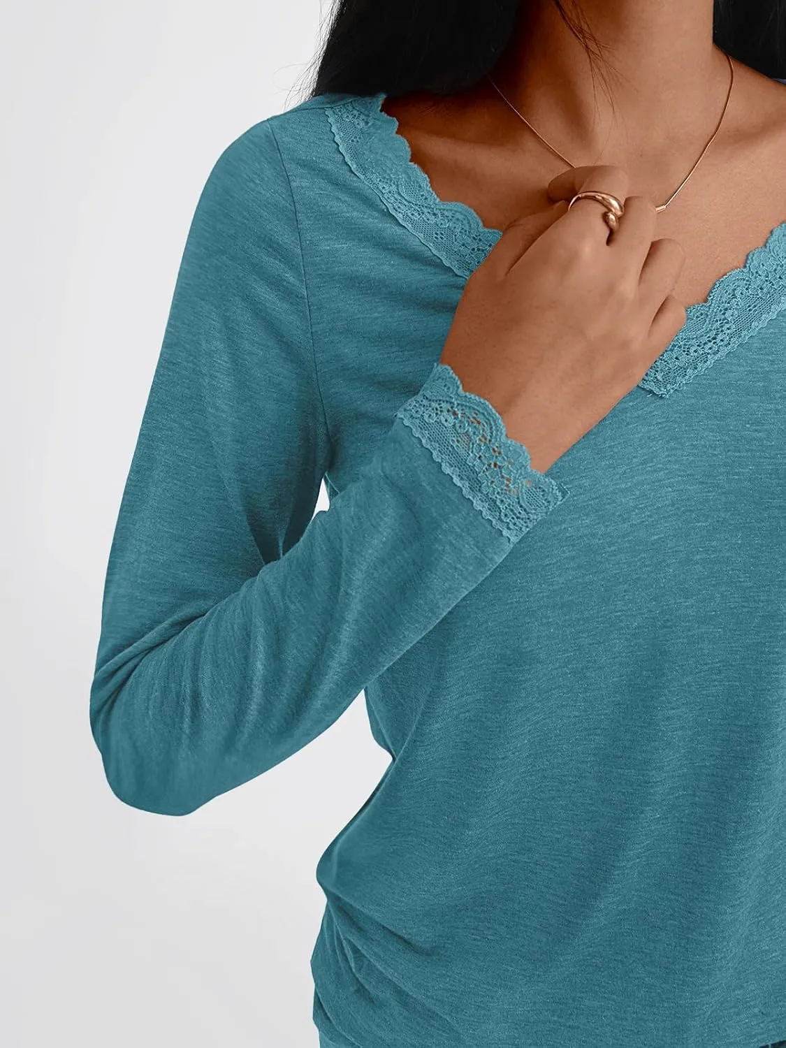 AUTOMET Long Sleeve T Shirts for Women Lace V Neck Casual Cute Tops Loose Fit Fall Winter Basic Clothing