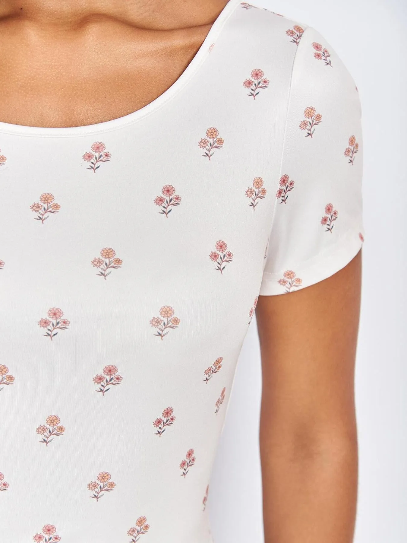 Ditsy Floral Backless Crop Top